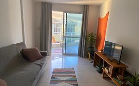 Espaço inteiro com vista para o mar